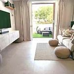 Pool Level Flat In Parque Santiago 1 Vakantiehuis *